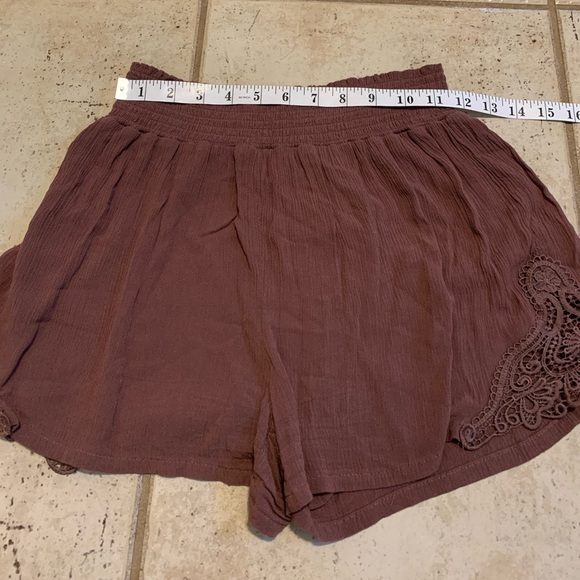 💜 ARDENE M/M Brown Smocked Waist Crochet Lace Trim Flowy Shorts - Picture 5 of 7